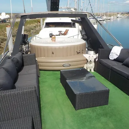 Botel Yacht Lady Coco *
