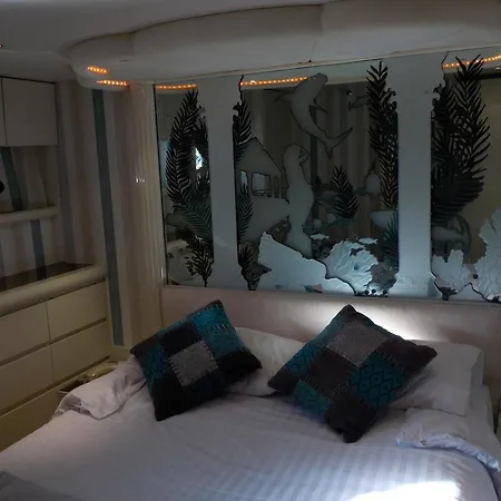 Botel Yacht Lady Coco *