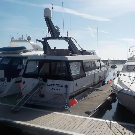 Botel Yacht Lady Coco